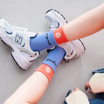 2021 Нови жени двустранна пачуърк маргаритка писмо модел мода чорап дишаща комфорт пениран памук спорт високи еластични чорапи